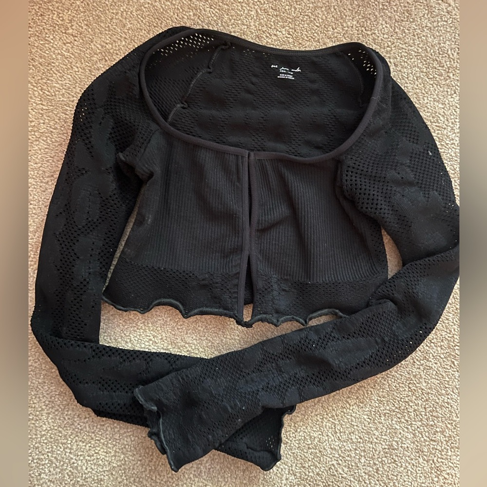 Long Sleeve fitted UO Crop top XS